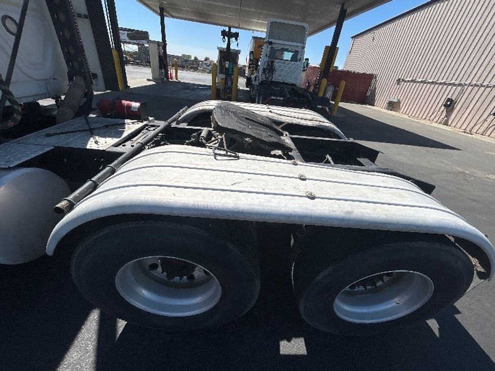 Sleeper Tractor-Heavy Duty Tractors-Freightliner-2020-T12664ST-Fresno-CA-291,559\n\t\tmiles-$ 85,000 - Image 23