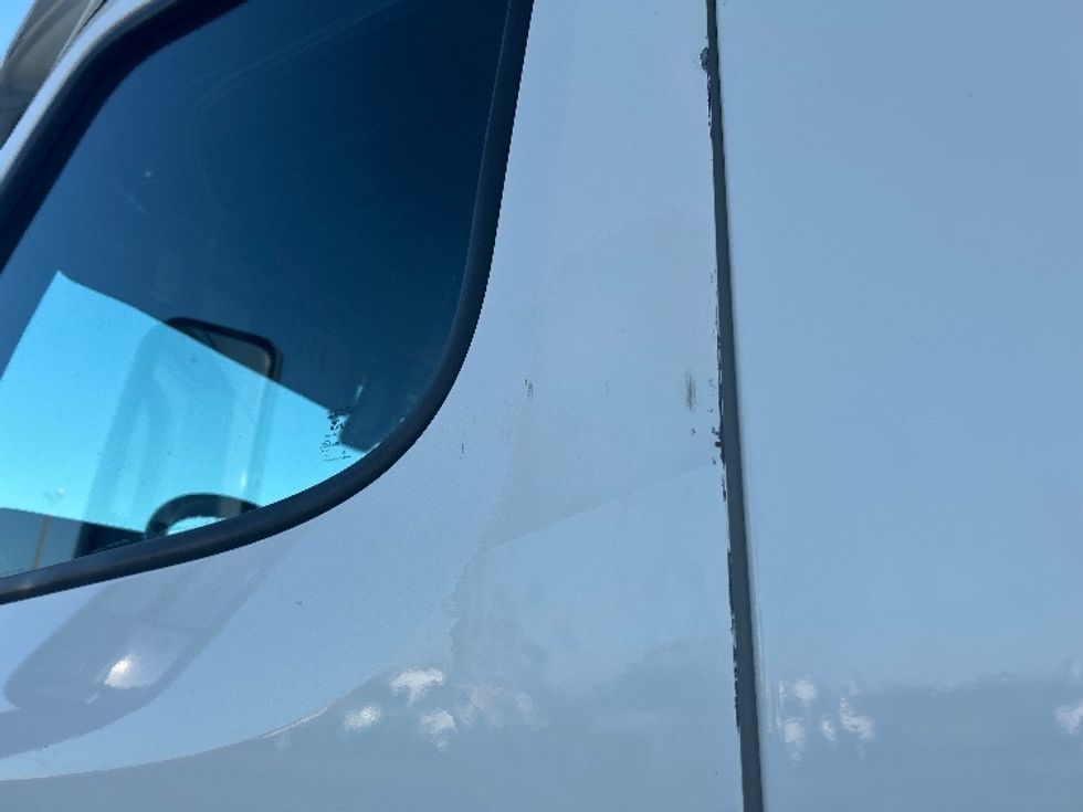 Sleeper Tractor-Heavy Duty Tractors-Freightliner-2020-T12664ST-Fresno-CA-291,559\n\t\tmiles-$ 85,000 - Image 26