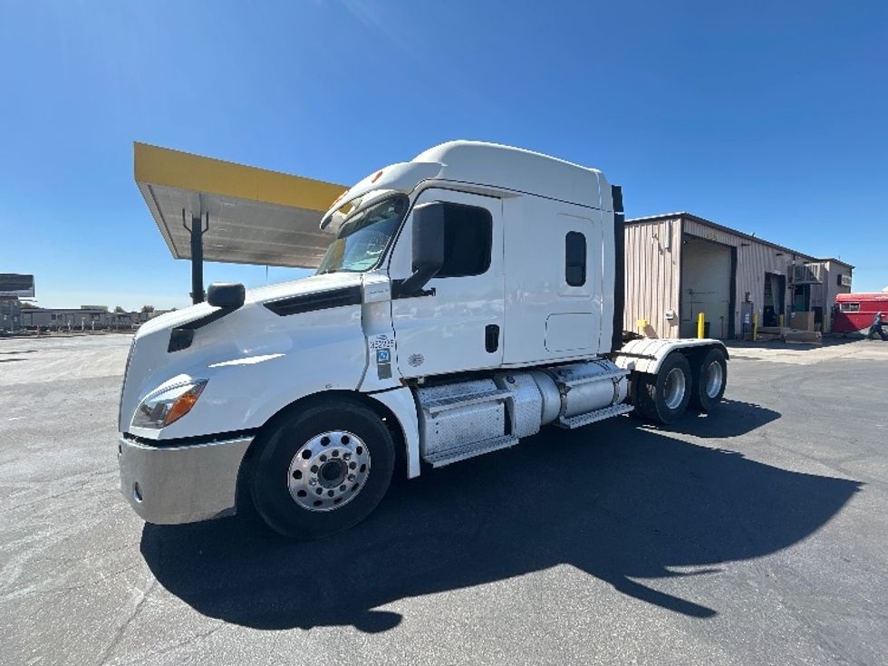Sleeper Tractor-Heavy Duty Tractors-Freightliner-2020-T12664ST-Fresno-CA-291,559\n\t\tmiles-$ 85,000 - Image 3