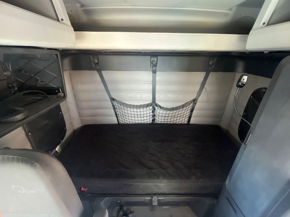 Sleeper Tractor-Heavy Duty Tractors-Freightliner-2020-T12664ST-Fresno-CA-318,006\n\t\tmiles-$ 83,250 - Image 16