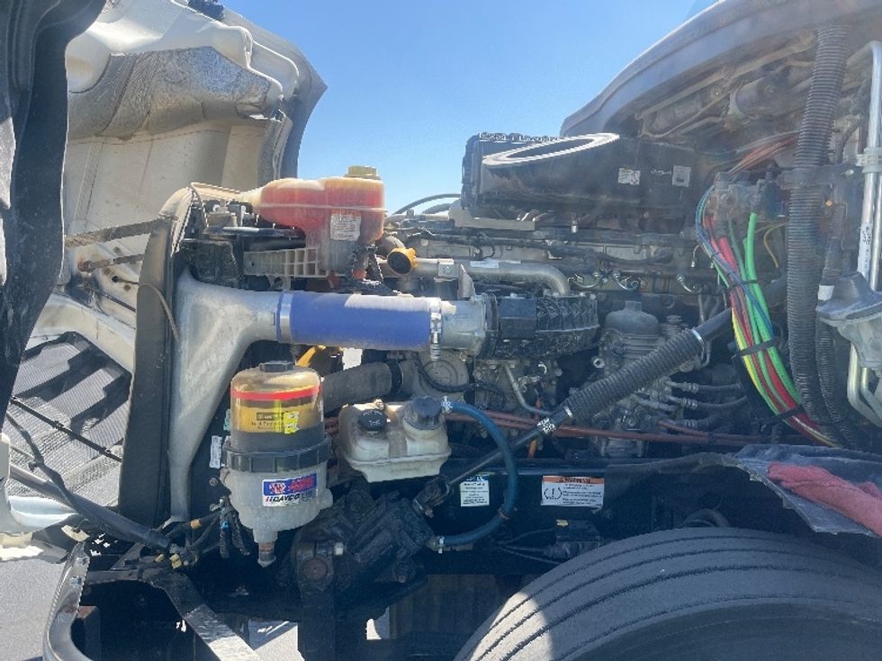 Sleeper Tractor-Heavy Duty Tractors-Freightliner-2020-T12664ST-Fresno-CA-318,006\n\t\tmiles-$ 83,250 - Image 21