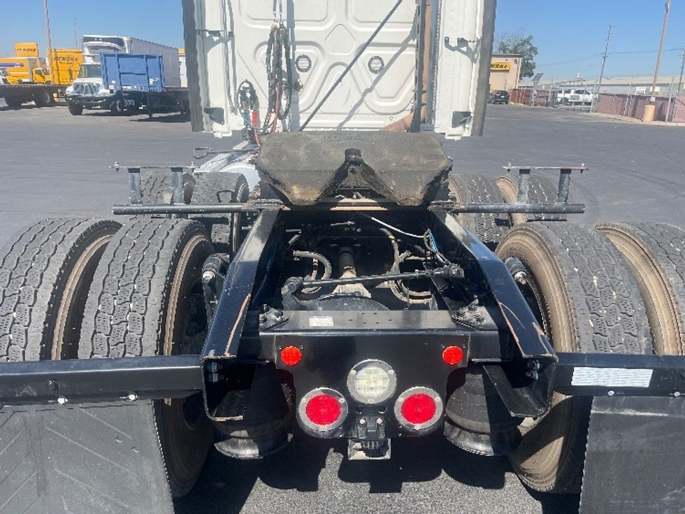 Sleeper Tractor-Heavy Duty Tractors-Freightliner-2020-T12664ST-Fresno-CA-318,006\n\t\tmiles-$ 83,250 - Image 6