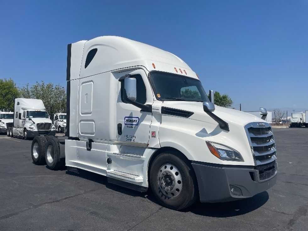 Sleeper Tractor-Heavy Duty Tractors-Freightliner-2020-T12664ST-Fresno-CA-456,181\n\t\tmiles-$ 75,250 - Image 1