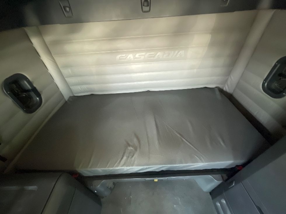 Sleeper Tractor-Heavy Duty Tractors-Freightliner-2020-T12664ST-Fresno-CA-456,181\n\t\tmiles-$ 75,250 - Image 17