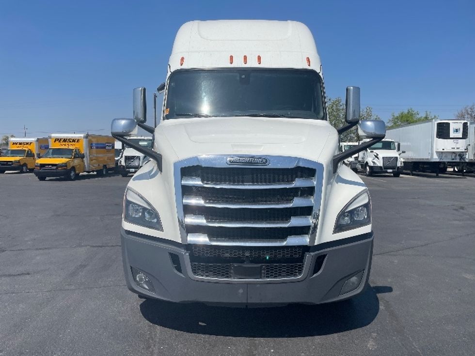 Sleeper Tractor-Heavy Duty Tractors-Freightliner-2020-T12664ST-Fresno-CA-456,181\n\t\tmiles-$ 75,250 - Image 2