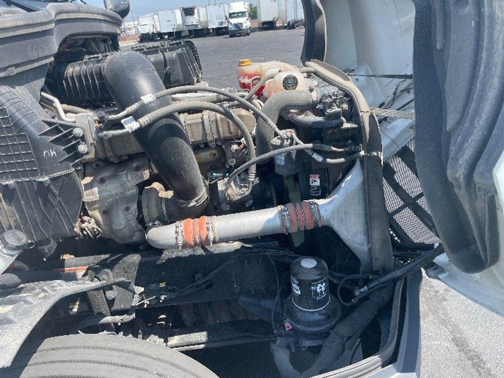 Sleeper Tractor-Heavy Duty Tractors-Freightliner-2020-T12664ST-Fresno-CA-456,181\n\t\tmiles-$ 75,250 - Image 20