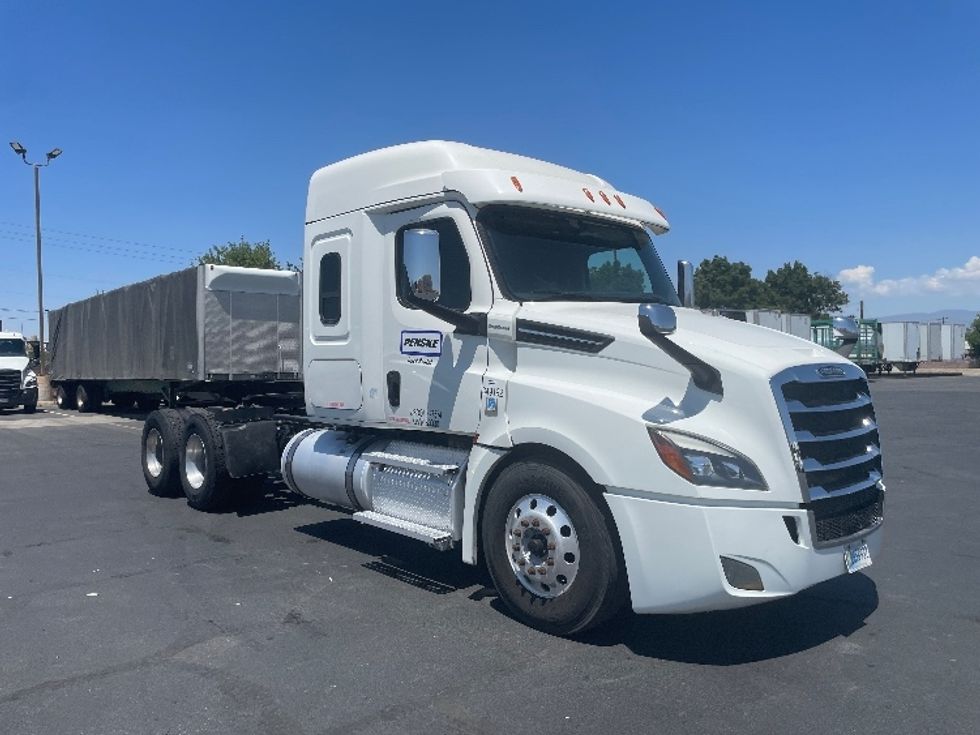 Sleeper Tractor-Heavy Duty Tractors-Freightliner-2020-T12664ST-Fresno-CA-505,281\n\t\tmiles-$ 68,250 - Image 1