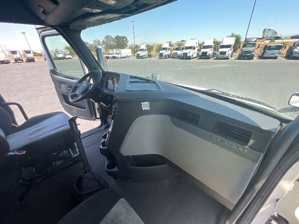 Sleeper Tractor-Heavy Duty Tractors-Freightliner-2020-T12664ST-Fresno-CA-505,281\n\t\tmiles-$ 68,250 - Image 15