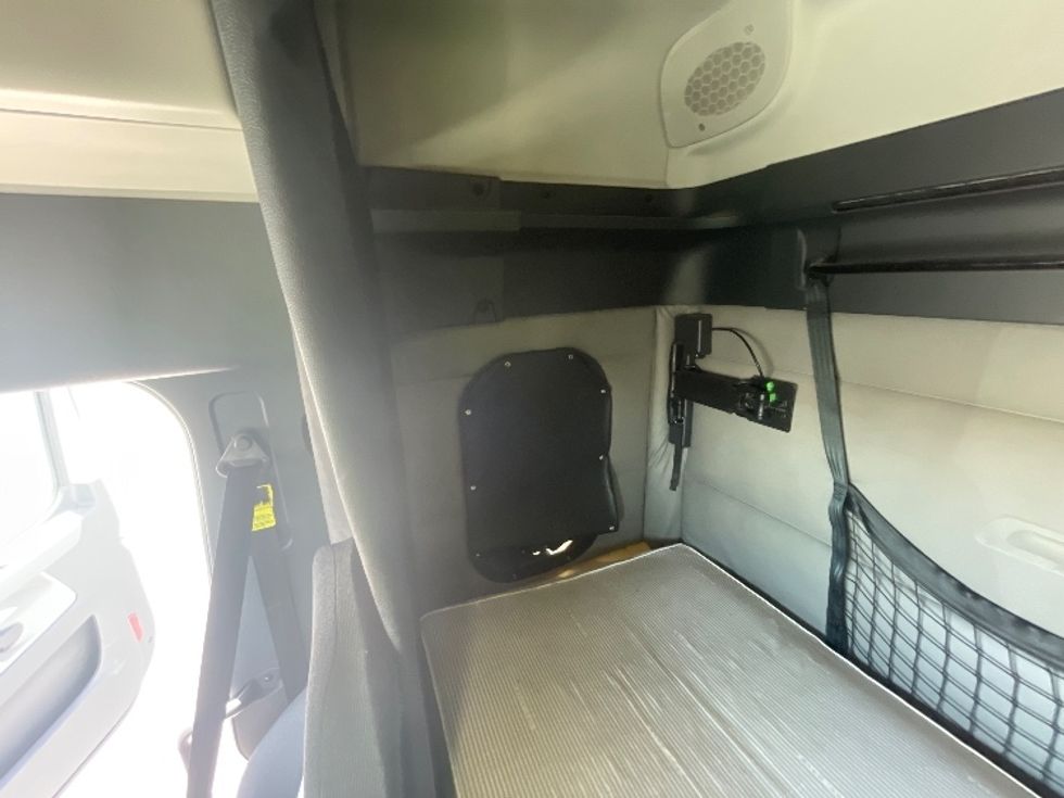 Sleeper Tractor-Heavy Duty Tractors-Freightliner-2020-T12664ST-Fresno-CA-505,281\n\t\tmiles-$ 68,250 - Image 18