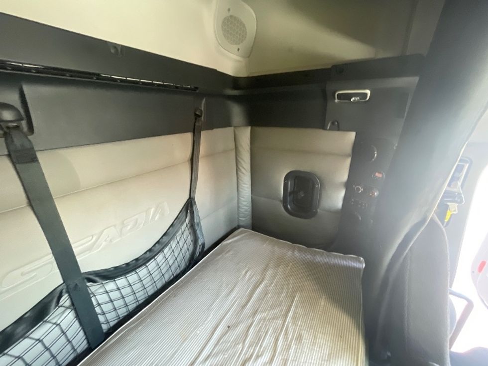 Sleeper Tractor-Heavy Duty Tractors-Freightliner-2020-T12664ST-Fresno-CA-505,281\n\t\tmiles-$ 68,250 - Image 19