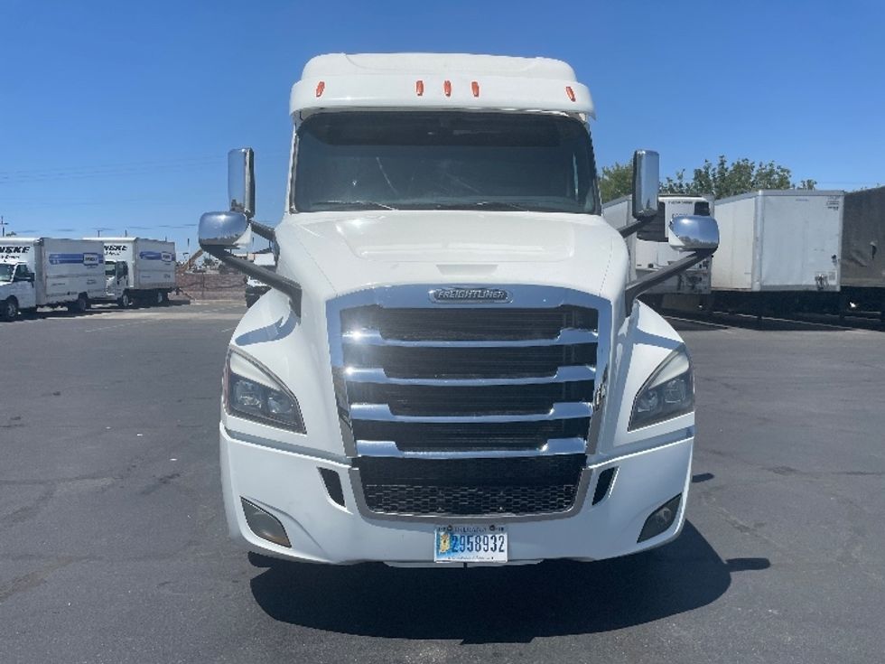 Sleeper Tractor-Heavy Duty Tractors-Freightliner-2020-T12664ST-Fresno-CA-505,281\n\t\tmiles-$ 68,250 - Image 2