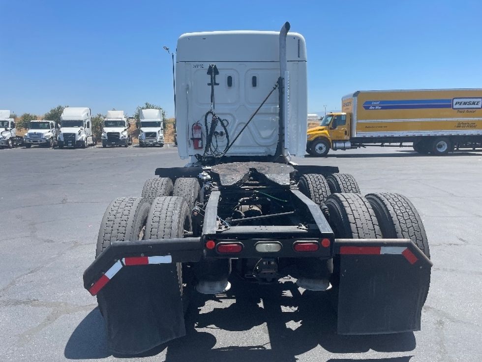 Sleeper Tractor-Heavy Duty Tractors-Freightliner-2020-T12664ST-Fresno-CA-505,281\n\t\tmiles-$ 68,250 - Image 6