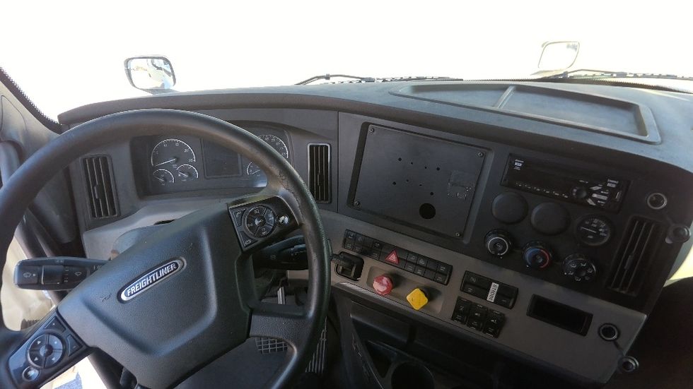 Sleeper Tractor-Heavy Duty Tractors-Freightliner-2020-T12664ST-Gadsden-AL-492,131\n\t\tmiles-$ 63,000 - Image 11