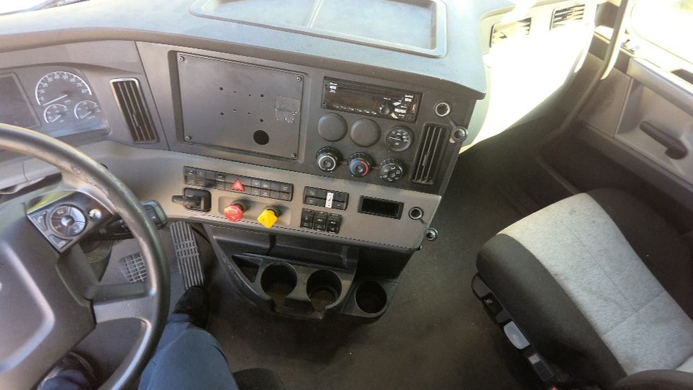 Sleeper Tractor-Heavy Duty Tractors-Freightliner-2020-T12664ST-Gadsden-AL-492,131\n\t\tmiles-$ 63,000 - Image 12