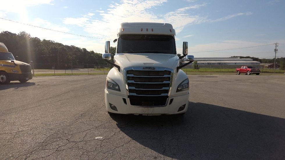 Sleeper Tractor-Heavy Duty Tractors-Freightliner-2020-T12664ST-Gadsden-AL-492,131\n\t\tmiles-$ 63,000 - Image 2