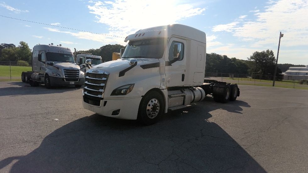 Sleeper Tractor-Heavy Duty Tractors-Freightliner-2020-T12664ST-Gadsden-AL-492,131\n\t\tmiles-$ 63,000 - Image 3