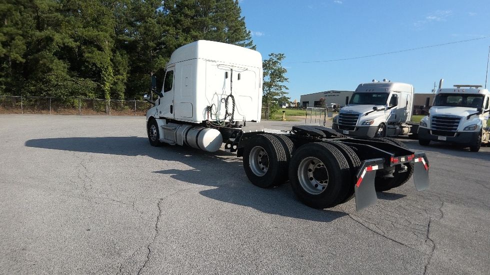 Sleeper Tractor-Heavy Duty Tractors-Freightliner-2020-T12664ST-Gadsden-AL-492,131\n\t\tmiles-$ 63,000 - Image 5