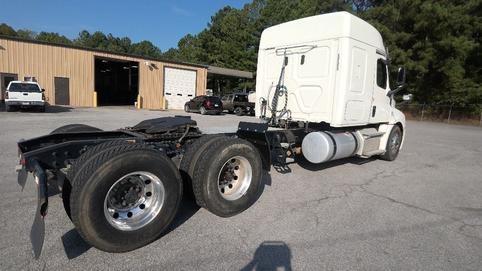 Sleeper Tractor-Heavy Duty Tractors-Freightliner-2020-T12664ST-Gadsden-AL-492,131\n\t\tmiles-$ 63,000 - Image 7