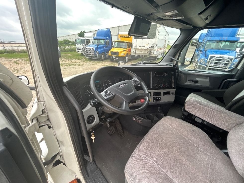 Sleeper Tractor-Heavy Duty Tractors-Freightliner-2020-T12664ST-Gainesville-GA-425,151\n\t\tmiles-$ 66,500 - Image 10