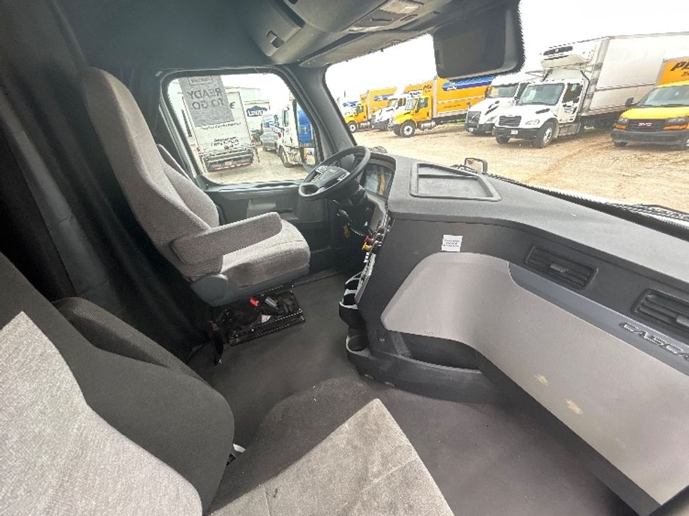 Sleeper Tractor-Heavy Duty Tractors-Freightliner-2020-T12664ST-Gainesville-GA-425,151\n\t\tmiles-$ 66,500 - Image 15