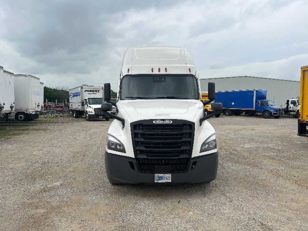 Sleeper Tractor-Heavy Duty Tractors-Freightliner-2020-T12664ST-Gainesville-GA-425,151\n\t\tmiles-$ 66,500 - Image 2