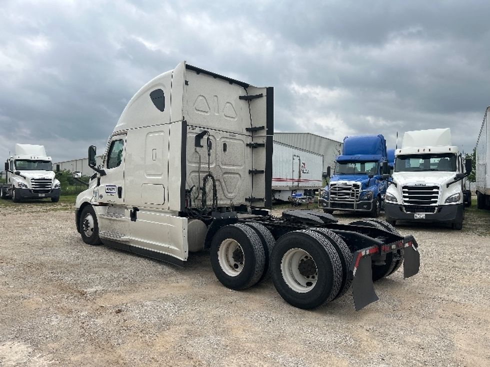 Sleeper Tractor-Heavy Duty Tractors-Freightliner-2020-T12664ST-Gainesville-GA-425,151\n\t\tmiles-$ 66,500 - Image 5
