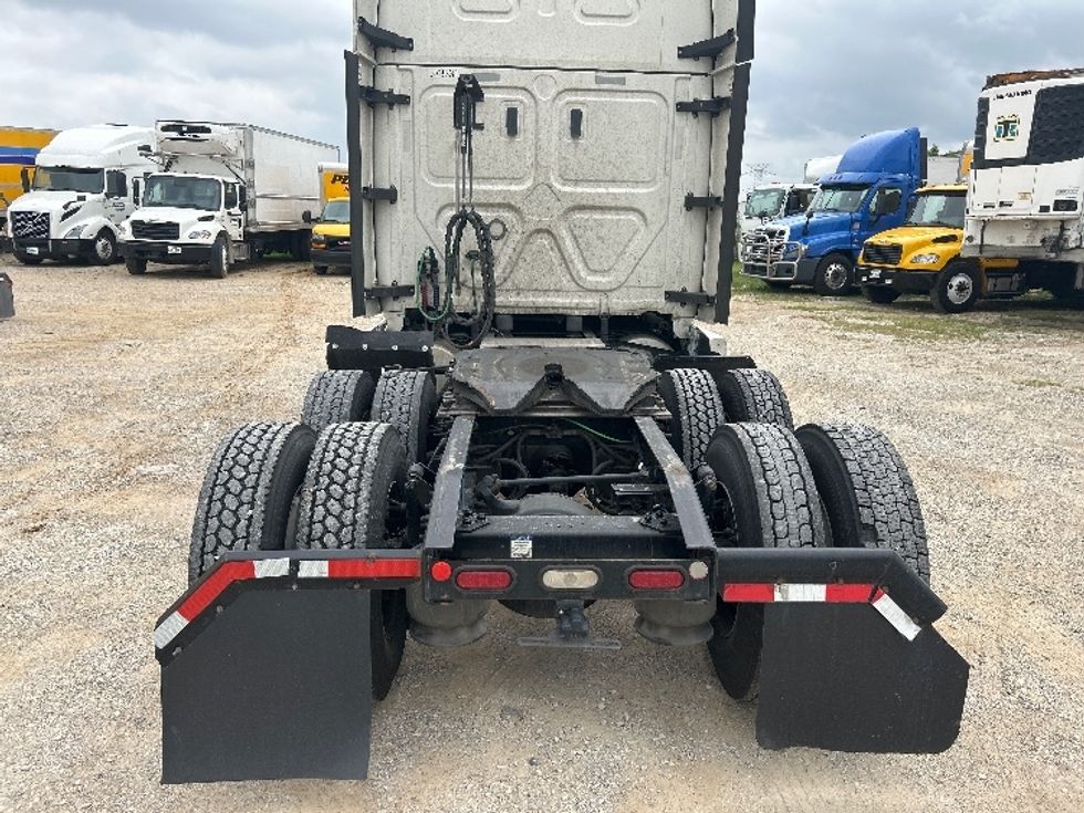 Sleeper Tractor-Heavy Duty Tractors-Freightliner-2020-T12664ST-Gainesville-GA-425,151\n\t\tmiles-$ 66,500 - Image 6