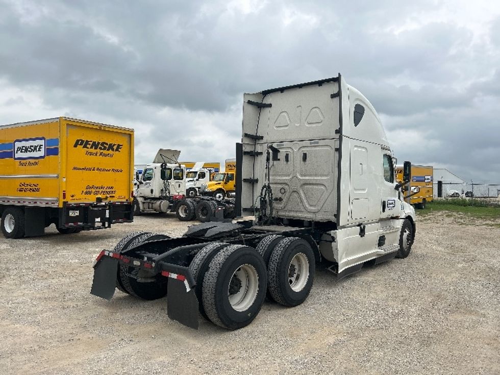 Sleeper Tractor-Heavy Duty Tractors-Freightliner-2020-T12664ST-Gainesville-GA-425,151\n\t\tmiles-$ 66,500 - Image 7