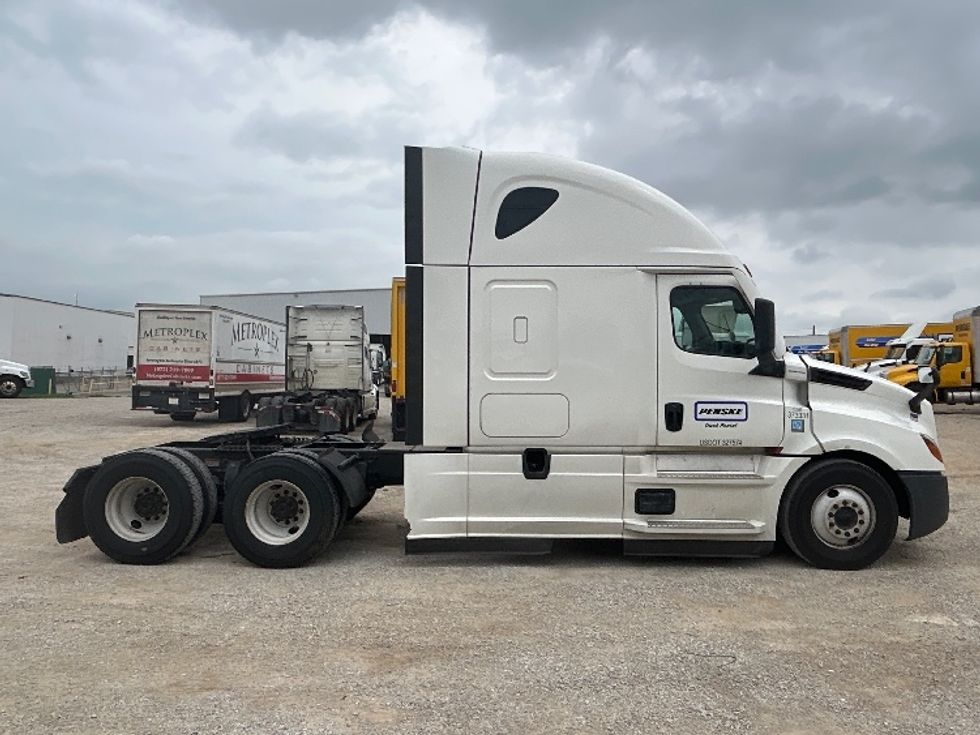 Sleeper Tractor-Heavy Duty Tractors-Freightliner-2020-T12664ST-Gainesville-GA-425,151\n\t\tmiles-$ 66,500 - Image 8