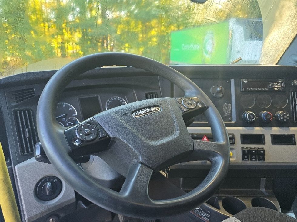 Sleeper Tractor-Heavy Duty Tractors-Freightliner-2020-T12664ST-Gainesville-GA-459,500\n\t\tmiles-$ 67,750 - Image 10