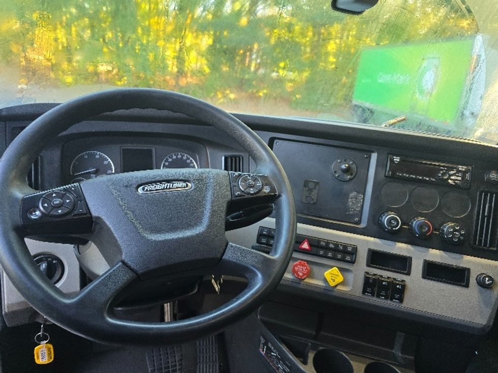 Sleeper Tractor-Heavy Duty Tractors-Freightliner-2020-T12664ST-Gainesville-GA-459,500\n\t\tmiles-$ 67,750 - Image 11