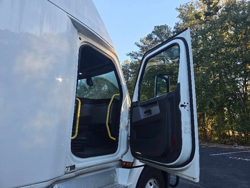 Sleeper Tractor-Heavy Duty Tractors-Freightliner-2020-T12664ST-Gainesville-GA-459,500\n\t\tmiles-$ 67,750 - Image 13