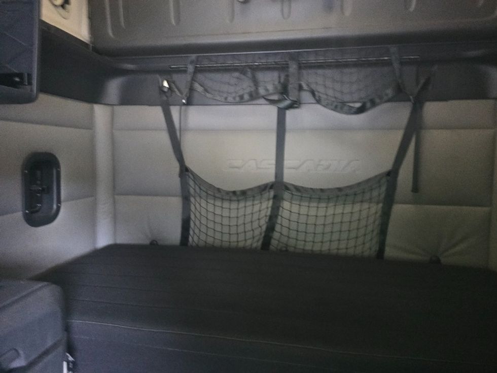 Sleeper Tractor-Heavy Duty Tractors-Freightliner-2020-T12664ST-Gainesville-GA-459,500\n\t\tmiles-$ 67,750 - Image 18