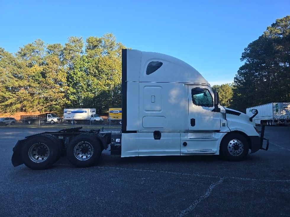 Sleeper Tractor-Heavy Duty Tractors-Freightliner-2020-T12664ST-Gainesville-GA-459,500\n\t\tmiles-$ 67,750 - Image 8