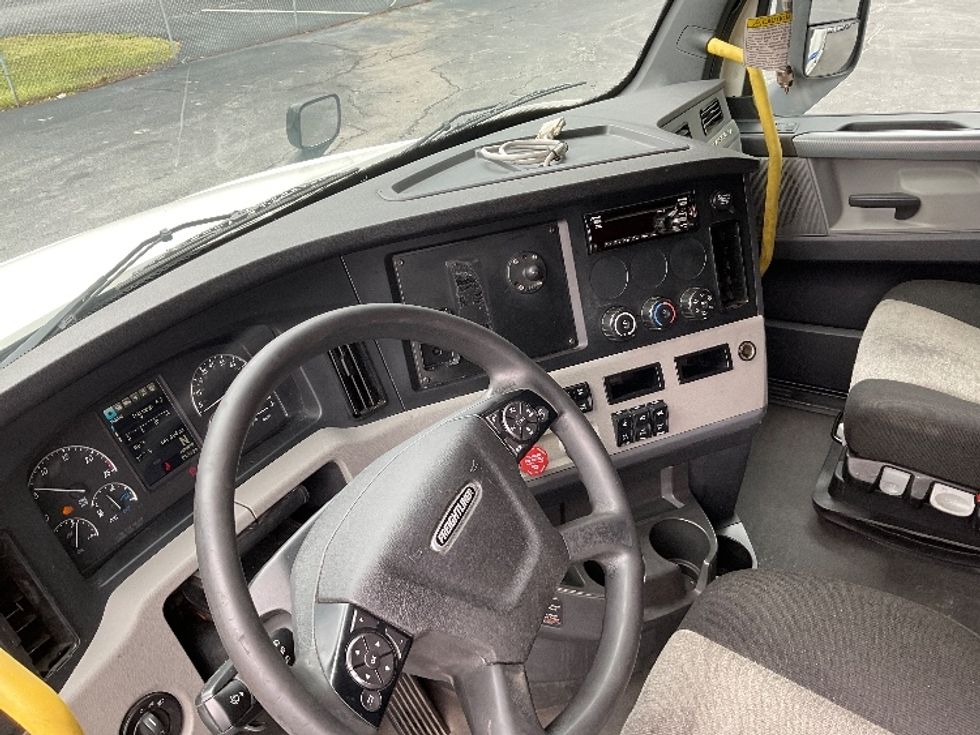 Sleeper Tractor-Heavy Duty Tractors-Freightliner-2020-T12664ST-Gainesville-GA-465,397\n\t\tmiles-$ 68,250 - Image 10
