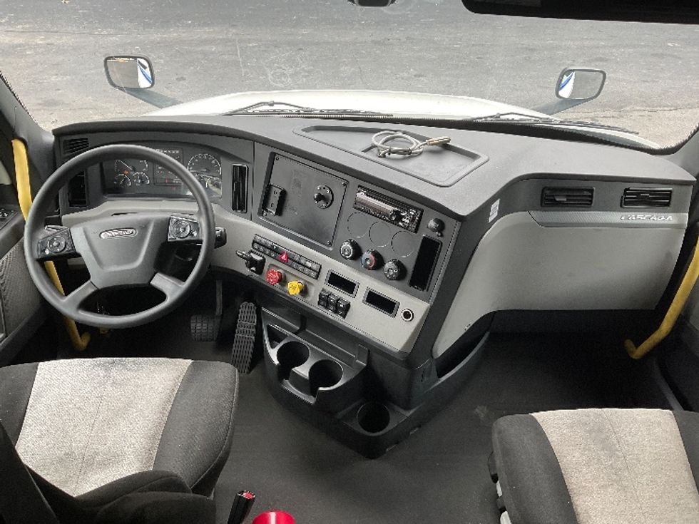 Sleeper Tractor-Heavy Duty Tractors-Freightliner-2020-T12664ST-Gainesville-GA-465,397\n\t\tmiles-$ 68,250 - Image 12