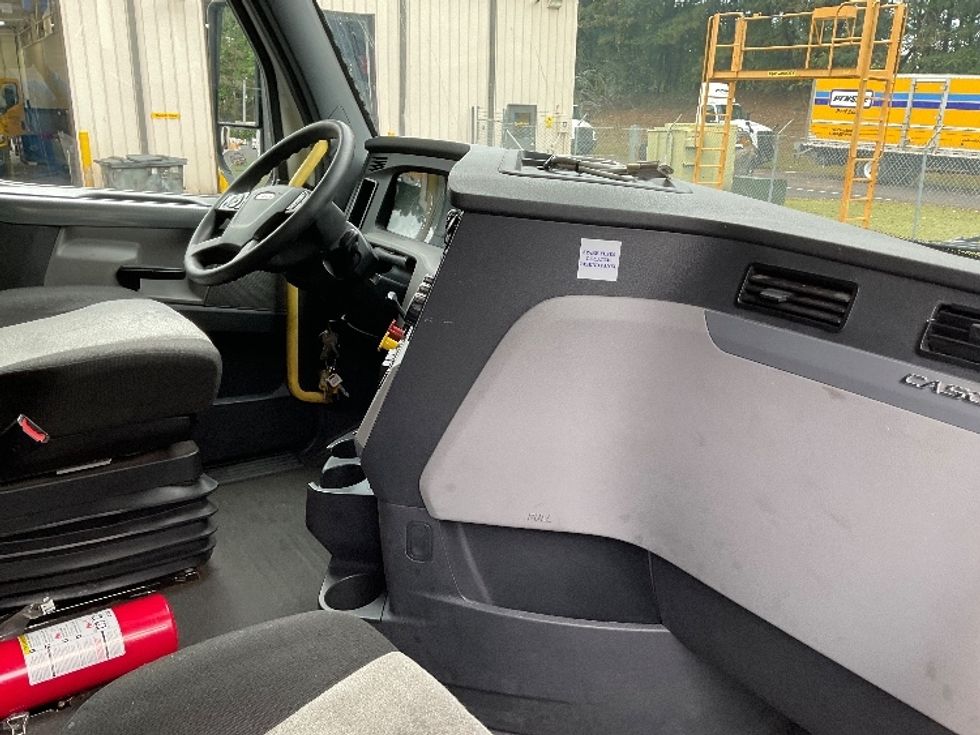 Sleeper Tractor-Heavy Duty Tractors-Freightliner-2020-T12664ST-Gainesville-GA-465,397\n\t\tmiles-$ 68,250 - Image 15