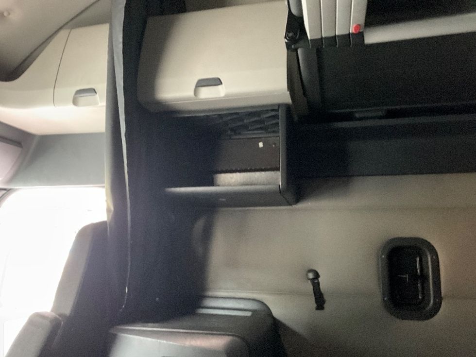 Sleeper Tractor-Heavy Duty Tractors-Freightliner-2020-T12664ST-Gainesville-GA-465,397\n\t\tmiles-$ 68,250 - Image 19