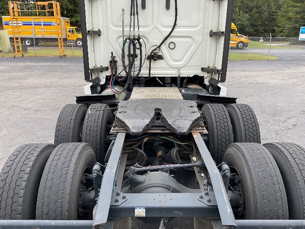 Sleeper Tractor-Heavy Duty Tractors-Freightliner-2020-T12664ST-Gainesville-GA-465,397\n\t\tmiles-$ 68,250 - Image 6