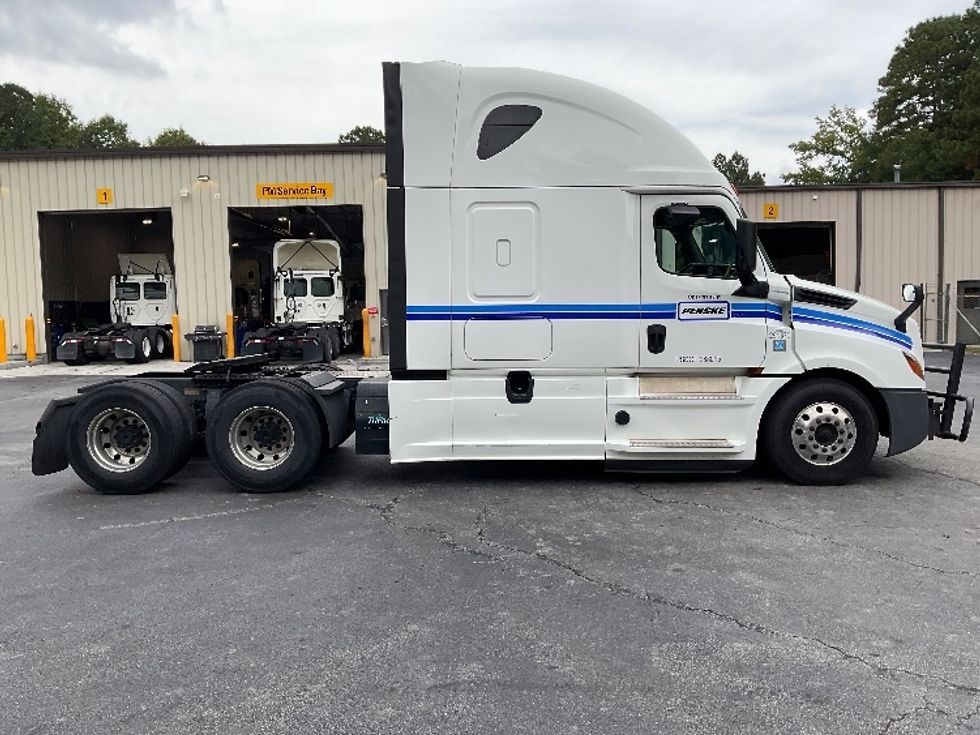 Sleeper Tractor-Heavy Duty Tractors-Freightliner-2020-T12664ST-Gainesville-GA-465,397\n\t\tmiles-$ 68,250 - Image 8