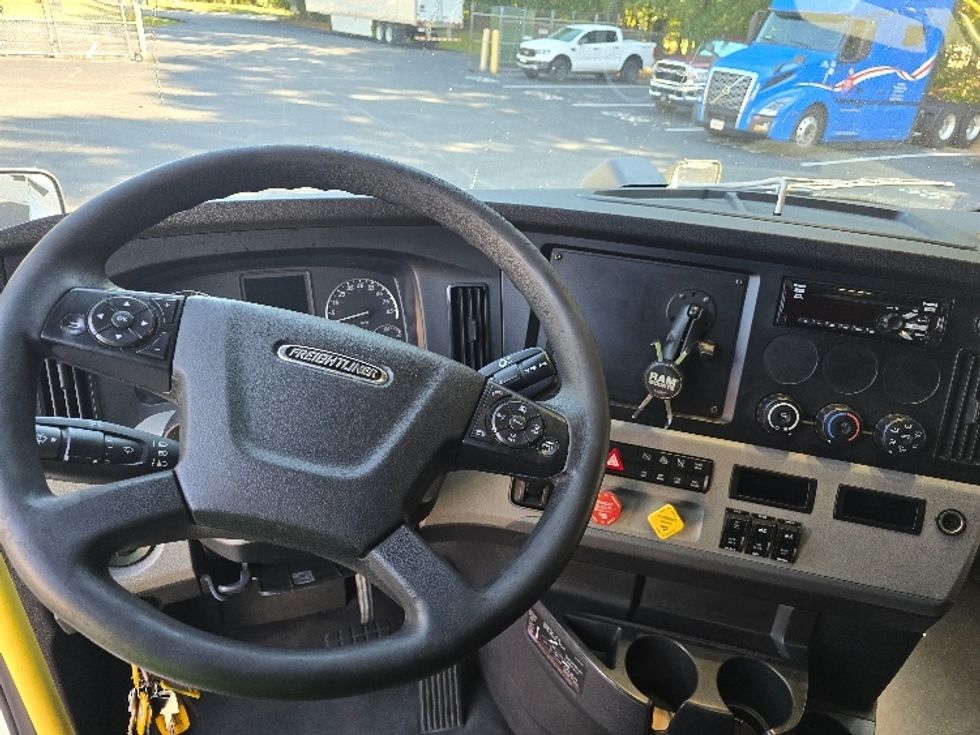 Sleeper Tractor-Heavy Duty Tractors-Freightliner-2020-T12664ST-Gainesville-GA-479,733\n\t\tmiles-$ 67,250 - Image 11