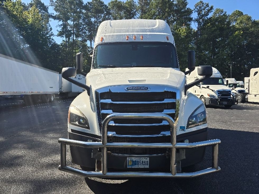 Sleeper Tractor-Heavy Duty Tractors-Freightliner-2020-T12664ST-Gainesville-GA-479,733\n\t\tmiles-$ 67,250 - Image 2
