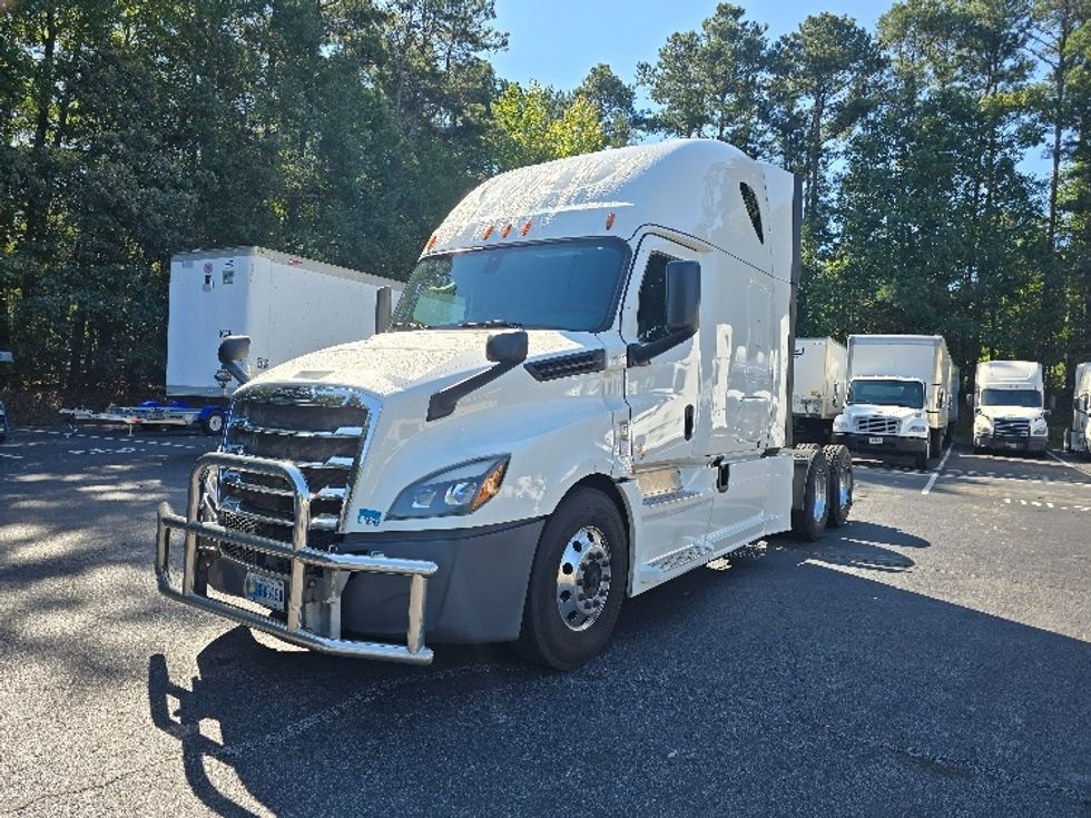 Sleeper Tractor-Heavy Duty Tractors-Freightliner-2020-T12664ST-Gainesville-GA-479,733\n\t\tmiles-$ 67,250 - Image 3