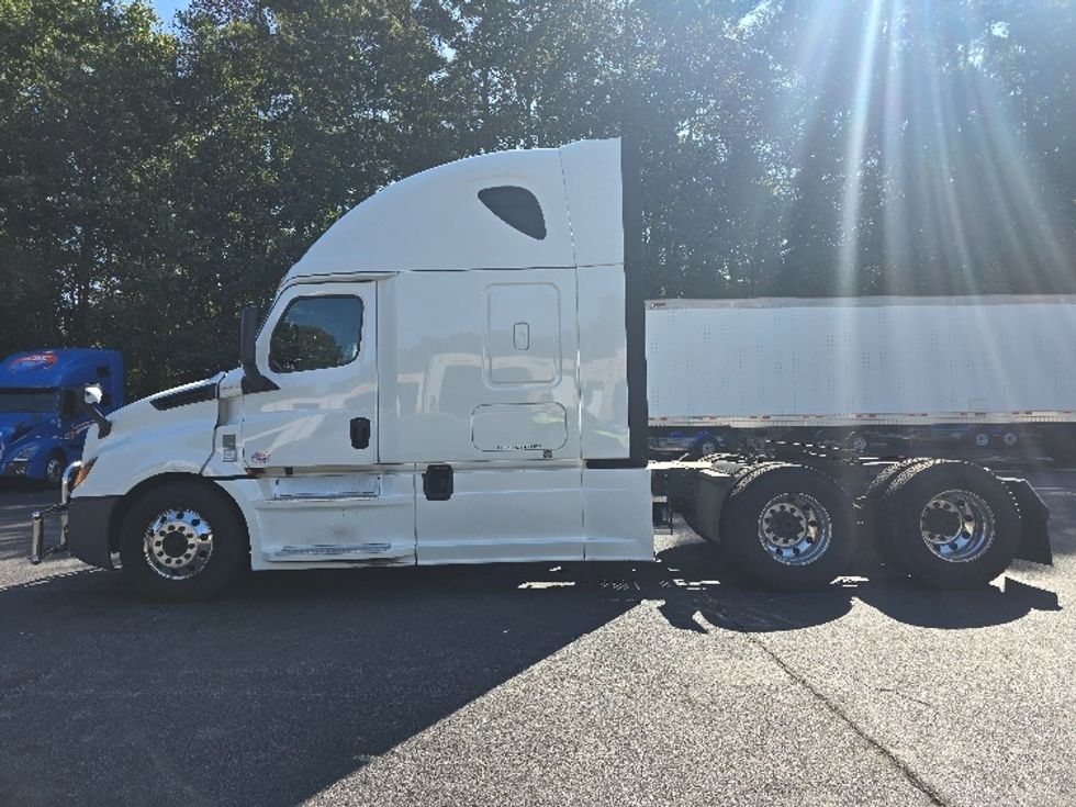 Sleeper Tractor-Heavy Duty Tractors-Freightliner-2020-T12664ST-Gainesville-GA-479,733\n\t\tmiles-$ 67,250 - Image 4