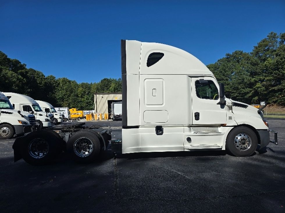 Sleeper Tractor-Heavy Duty Tractors-Freightliner-2020-T12664ST-Gainesville-GA-479,733\n\t\tmiles-$ 67,250 - Image 8