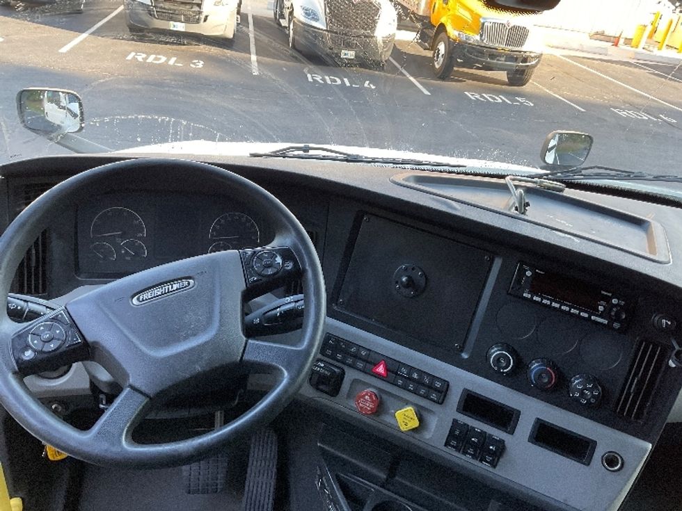 Sleeper Tractor-Heavy Duty Tractors-Freightliner-2020-T12664ST-Gainesville-GA-498,325\n\t\tmiles-$ 62,000 - Image 11