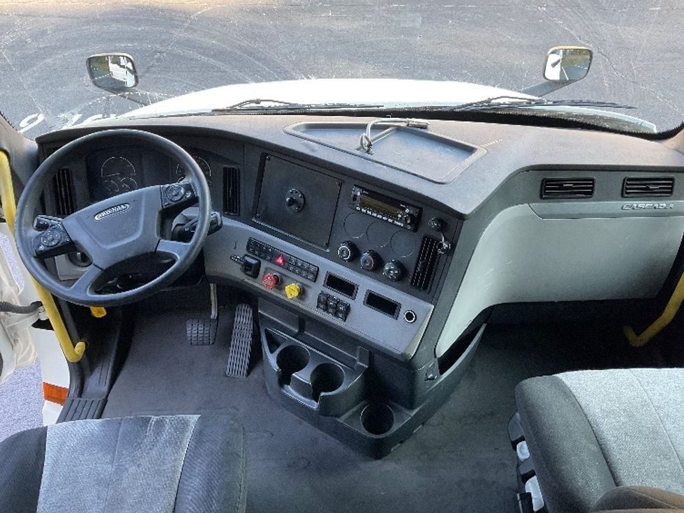 Sleeper Tractor-Heavy Duty Tractors-Freightliner-2020-T12664ST-Gainesville-GA-498,325\n\t\tmiles-$ 62,000 - Image 12