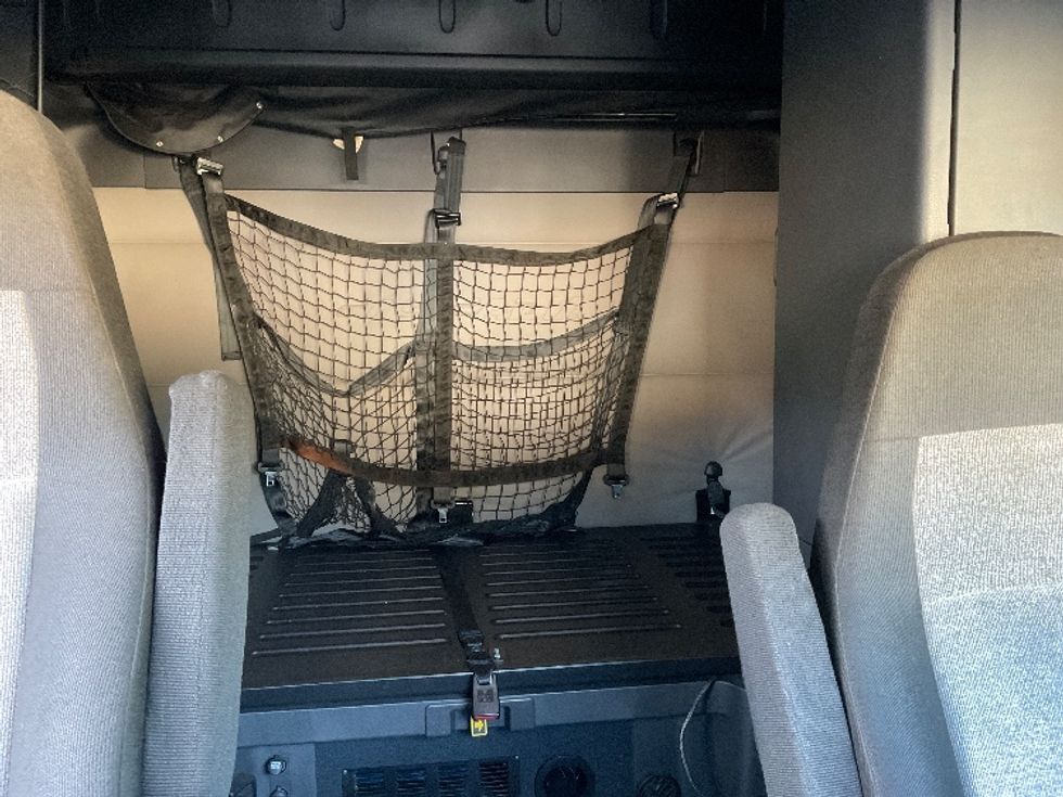 Sleeper Tractor-Heavy Duty Tractors-Freightliner-2020-T12664ST-Gainesville-GA-498,325\n\t\tmiles-$ 62,000 - Image 16