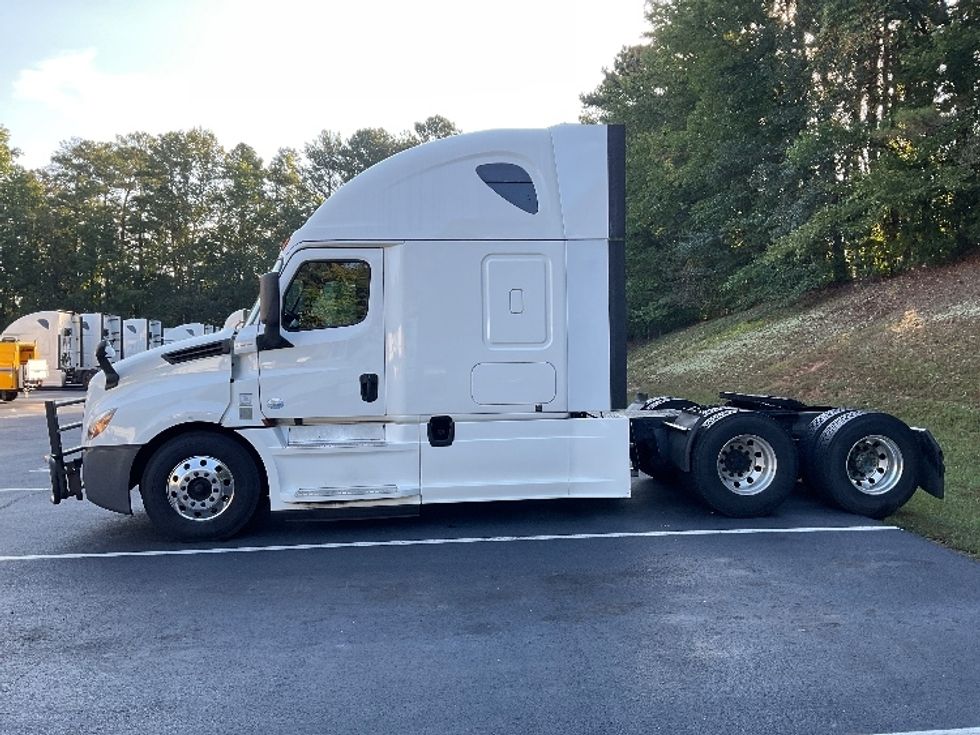 Sleeper Tractor-Heavy Duty Tractors-Freightliner-2020-T12664ST-Gainesville-GA-498,325\n\t\tmiles-$ 62,000 - Image 4