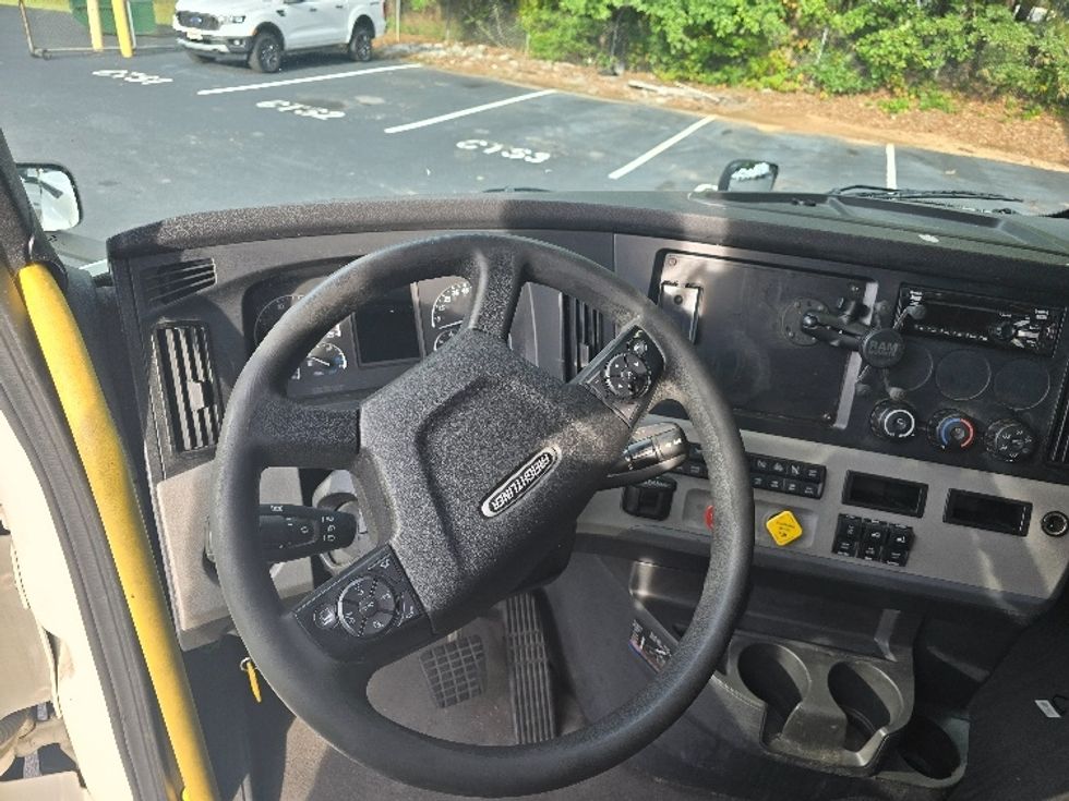 Sleeper Tractor-Heavy Duty Tractors-Freightliner-2020-T12664ST-Gainesville-GA-543,545\n\t\tmiles-$ 62,000 - Image 11